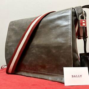 美品 BALLY バリー メッセンジャーバッグ ヴィンテージ加工 ショルダー クロス メンズ ビジネス トレスポ レザー 本革 ブラウン 鍵 南京錠