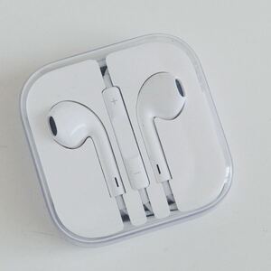 〈即決〉Apple アップル 純正品 EarPods with 3.5 mm Headphone Plug イヤホン ［ゆうパケット発送対応］