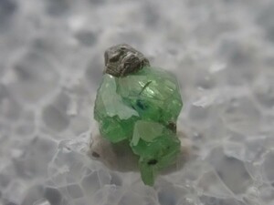 【ジェフリー鉱山】宝石質　グロッシュラーガーネット　灰礬柘榴石　原石　標本