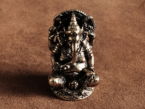 真鍮 オーナメント（ガネーシャ）ヒンドゥー教 神様 ブラス 象 仏像 お守り オブジェ 置物 彫刻 インテリア インド アジアン エスニック