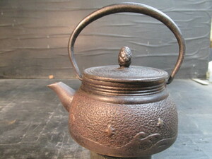 鉄製 波千鳥文 鉄瓶 湯沸 南部鉄瓶 茶道具