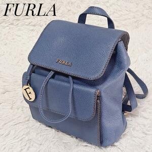 FURLA フルラ 美品レザーミニリュックサック バックパック 青 ゴールドチャーム カジュアル デイパック ロゴ フラップ 巾着