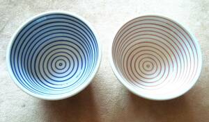 かわいい　小鉢　鉢　食器（直径9.5cm）赤・青　渦巻　伊豆巻　2個　KOUSUI　JAPAN