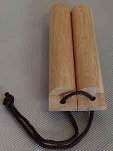 木　拍子木　カンカン棒　丸棒　天然杢楢集成無垢材　直径約4.5cm　長さ約25cm