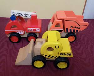 【木のおもちゃ 3つ】木製 工事車両 消防車 ブルドーザー 【B2-4-2】0129