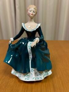 Royal Doulton ロイヤルドルトン　HN2461 JANINE