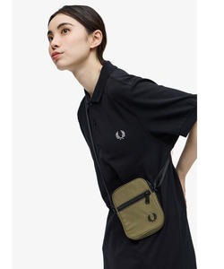 「FRED PERRY」 ショルダーバッグ ONE SIZE グリーン メンズ