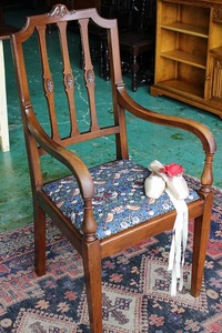 イギリスアンティーク家具 ホールチェア アームチェア チェア　ひじ掛け椅子 アンティークチェア 英国製 R-61