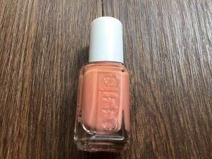 レア新品●essie ●722 essie haute as hello 　　　5ｍｌミニサイズ　補償付き　匿名発送　エッシー　廃盤