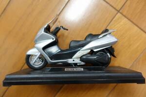 HONDA　ホンダ SILVER WING　シルバーウイング　 ミニチュア　本体約13cm 台座約15cm