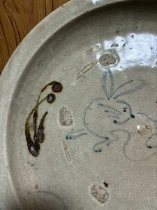 瀬戸石皿、兎の図(絵瀬戸、馬の目皿)