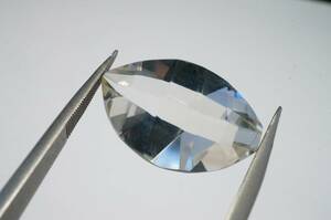 稀少！天然水晶カービング、彫刻AAAランク水晶使用「希少オリジナルカットルース」 13.6ct