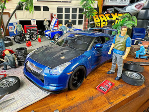 映画　ワイルドスピード　ブライアン　2009年　ニッサン　GT-R　R35　ダイキャストミニカー　1/18　LEDライト搭載　（ブライアンの付き）