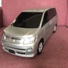 トヨタ　ノア　非売品　サンプルカラー車