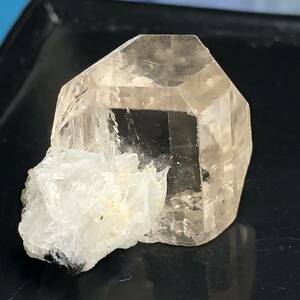 【最高品質】 20.30Ct 天然 シャンパンカラー トパーズ 原石 パキスタン産 結晶 鉱物標本 天然石 無処理 パワーストーン 白雲母 超宝石質