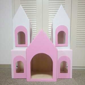 ★【ハンドメイド】「猫のお城」木製ペットハウス　木工で作成したペット用のお家です　ピンクや白を基調とした可愛い作品だと思います。