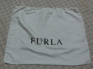 FURLA フルラ ロゴ入り　巾着袋　保存袋　裏 光沢サテン地 白　