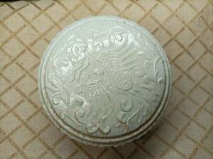 中国文物 古瓷 収集家の放出品 宋代 鳳凰紋白瓷蓋盒 箱付
