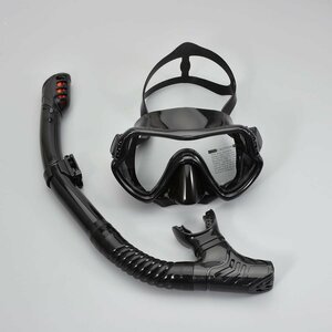新入荷 軽器材 マスク ダイビングマスク　シュノーケル　潜水メガネ　水面下呼吸パイプ　お色選択可