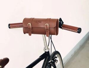 自転車のハンドルバーのバッグ,レトロなスタイルの革のサドルバッグ,茶色,ヴィンテージのテールライト,サイクリングの装飾