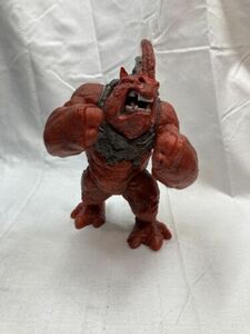 RAW 10 HOOF by McFarlane Toys (Red Skin), 2021 Raw 10 12" Rhino 海外 即決