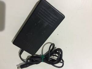 中古品 TOSHIBA UA0382P01 ACアダプタ 現状品