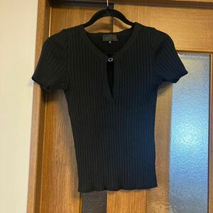 アンタイトル　サイズ２　Ｍ〜Ｌ　ブラック 　リブ　半袖カットソー 黒 美品　　250円送付　春夏物