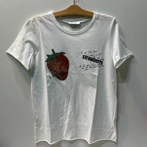 italy イタリア TEE strawberry柄　Tシャツ プリントTシャツ