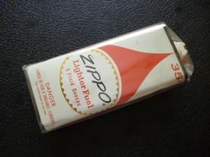 1972-75 ZIPPO FLUID CAN 35c（プライス赤表示）炎柄デザイン・オイル缶・レギュラー・サイズ・イタリック・ロゴ　USED