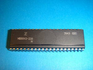 富士通　集積回路 IC MB8843-208 M NOS 未使用品 FUJITSU 7943 G20　42-PIN 42ピン　細長 多足 ムカデ足