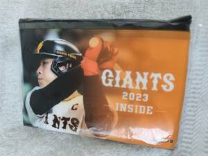 送料無料（定形￥８４円・切手）巨人　（GIANTS）　岡本和真　ポケットティシュ（郵便ポスト投函発送）未開封＆未使用