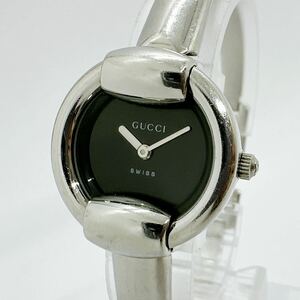 0510g グッチ GUCCI 稼働品 1400L レディース 腕時計 クォーツ 電池式 QZ ブラック文字盤 バングルウォッチ