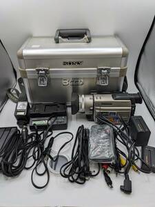N36290〇 【バッテリー通電確認済み】SONY 3CCD DCR-TRV900 NTSC ソニー ビデオカメラ Handycam ハンディカム 光学機器