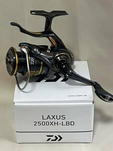 ダイワ２３LAXUS2500ＸＨ-LBD 新品