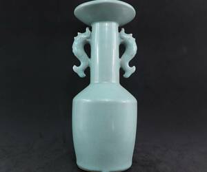 中國 北宋時代 龍泉窯粉青釉魚耳盤口瓶