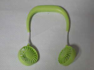 ハンディファン 携帯扇風機　肩かけ扇風機 首掛け扇風機 USB充電式 3段風量調節 ハンズフリー扇風機 卓上扇風機 緑色（グリーン）