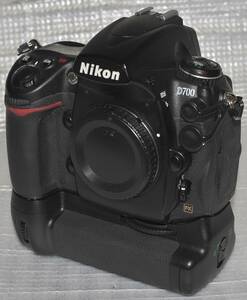 NIKON D700 FX機 縦位置グリップ バッテリー付き　稼働機