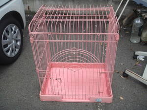 犬のゲージ　ピンク　サイズ　約 横 66cm×奥行 49cm 高さ 75cm. 犬小屋です 第１倉庫タ