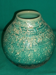 花瓶？　壺？　手作り　設楽焼　鮮やかなライトグリーン色　約４０年以上前～年代不明　アンティーク　古民家