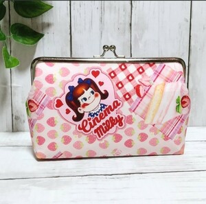 【新品・未使用】ペコちゃん いちご柄 角型 がま口ポーチ 通帳ケース 多目的ポーチ