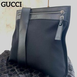 美品●GUCCI グッチ サコッシュ ショルダーバッグ ナイロン レザー ポシェット 斜め掛け クロスボディ 黒 ロゴプレート 収納袋付 メンズ