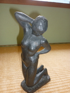■本物 美品 1980年代作品！日本藝術院会員 日展顧問 彫刻家 雨宮敬子「裸婦・女性像」ブロンズ彫刻 高さ約26ｃｍ サイン“Keiko”