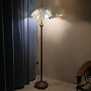 【妖精とお花のハーモニー】 フロアスタンド ステンドグラスライト LED インテリア 模様替え 手作り レトロ 高級感 ホテル 美術館