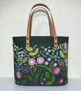 手刺しゅう　トートバッグ　ハンドメイド　花柄　お花の刺しゅう