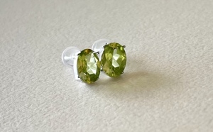 ペリドットピアス プラチナピアス5mm×7mm オーバルピアス ペリドット pt900 