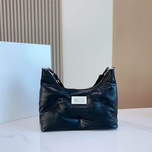 MAISON MARGIELA (メゾン マルジェラ) GLAMSLAM HOBOバッグ 黒 トートバッグ 肩掛け 鞄 男女兼用 28*7*20cm