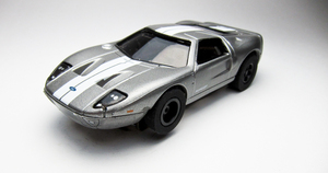 HOスロットカー 新品！AW 2005 フォードGT ＆ ライト付きマグナカータイプウルトラGシャシー トミー AFX や TYCO のコースでも走る！