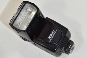 Nikon ニコン　ストロボ　SB-700　腐食あり　発光確認済　中古品