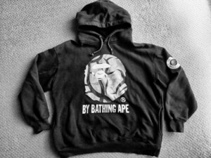 アベイシングエイプ　a bathing ape エイプ　スエット　パーカー　迷彩猿プリント　黒　ブラック　ワッペン付　