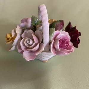 ボンチャイナー　薔薇花籠置物